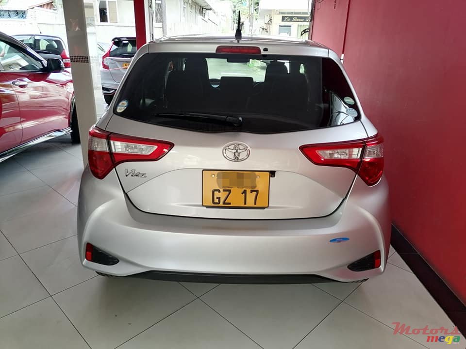 2017' Toyota Vitz photo #5