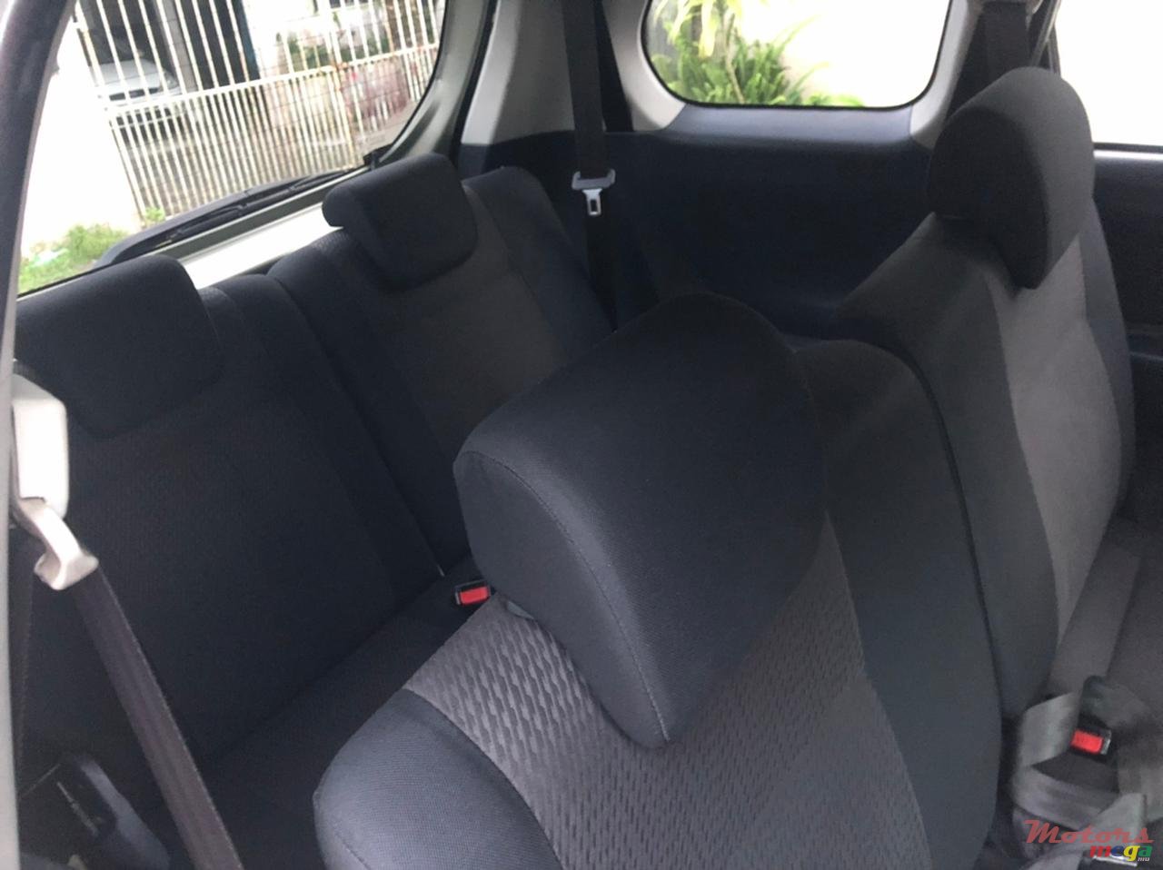 2012' Toyota Avanza photo #6