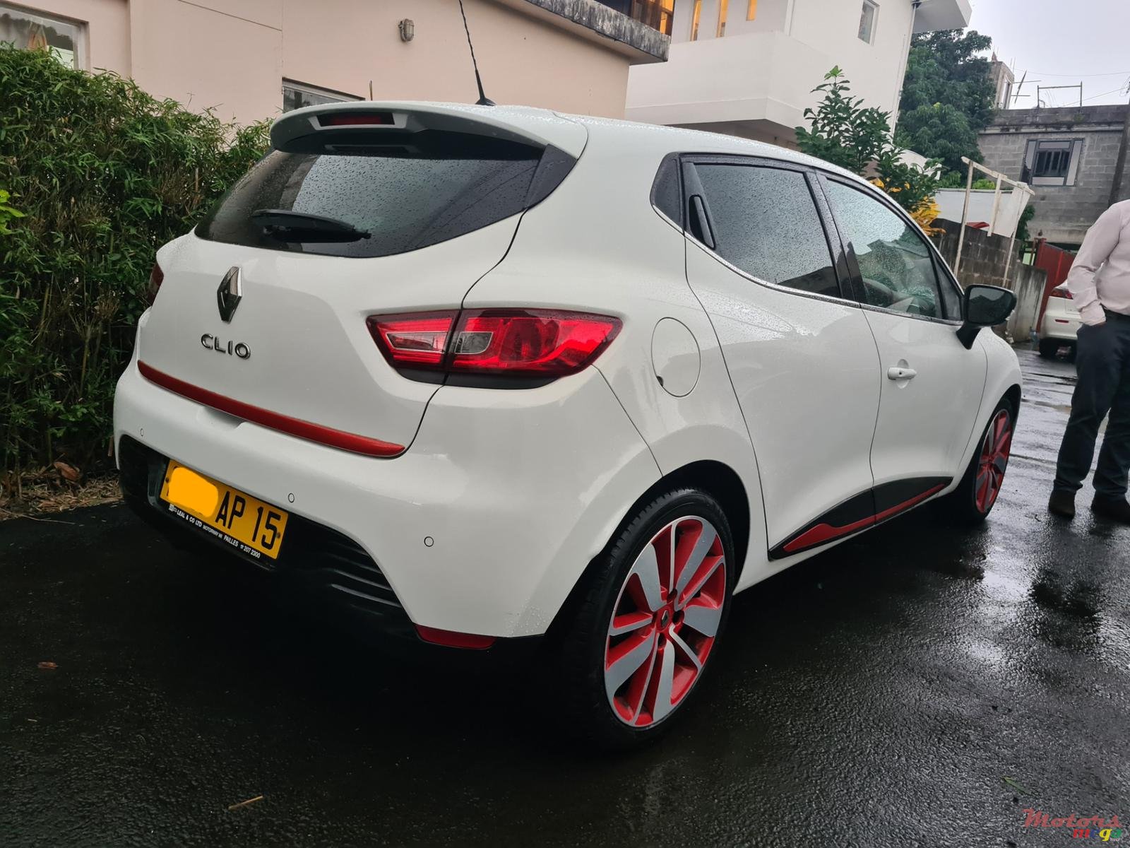 2015' Renault Clio Sport photo #4