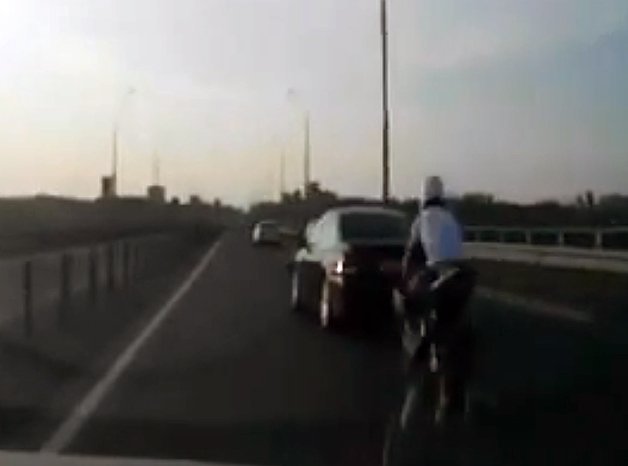 Motorcyclist Cut Off, Unreal Crash Caught on Dashcam