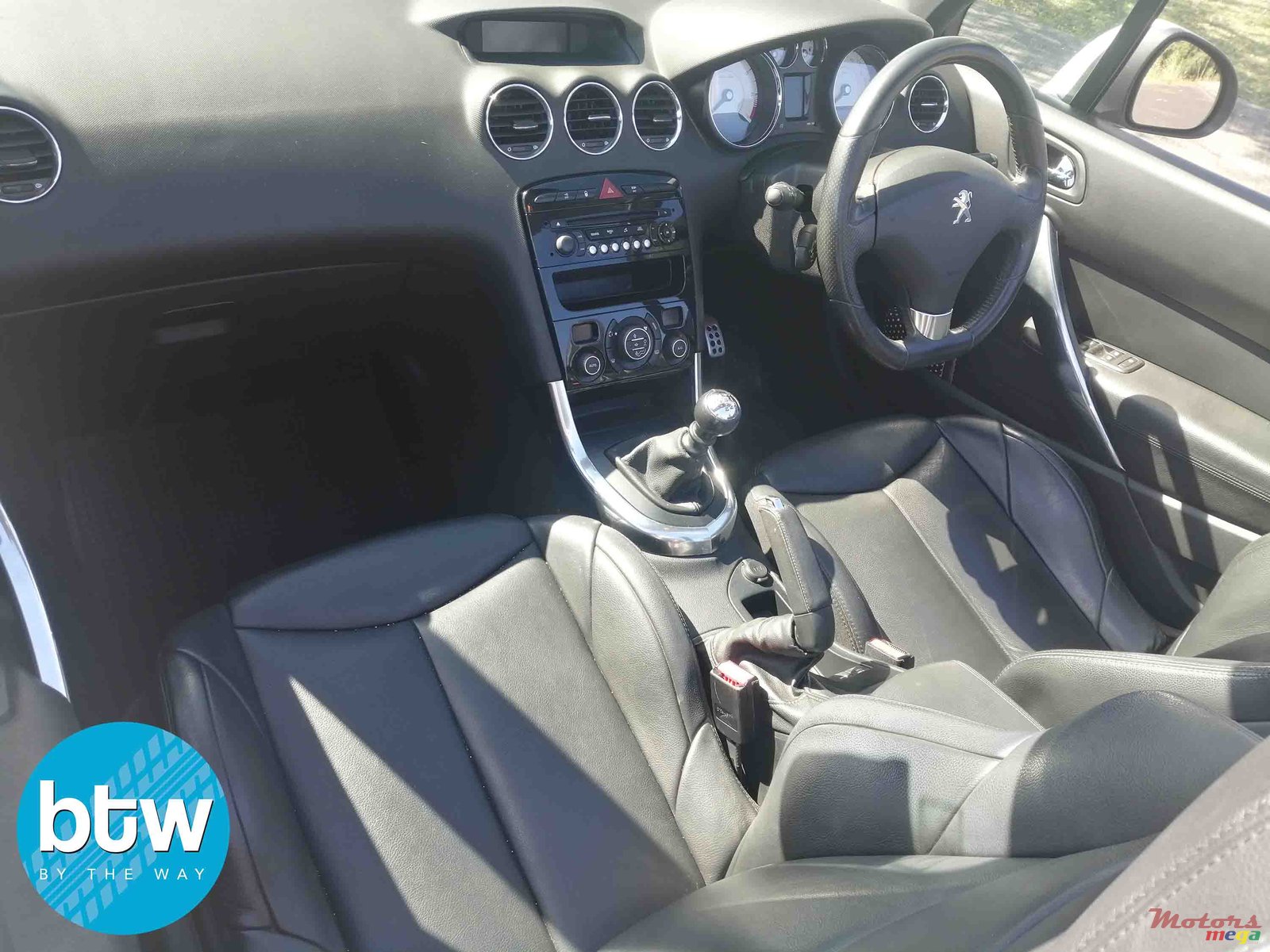 2012' Peugeot 308 cc photo #4