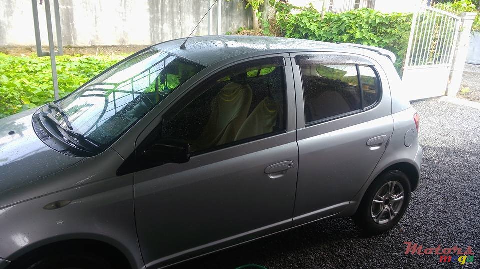 2000' Toyota Vitz photo #4