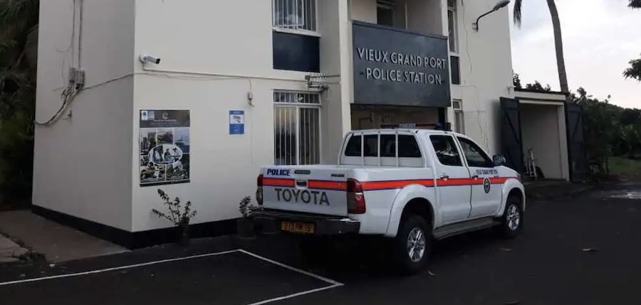 Vieux Grand Port police station