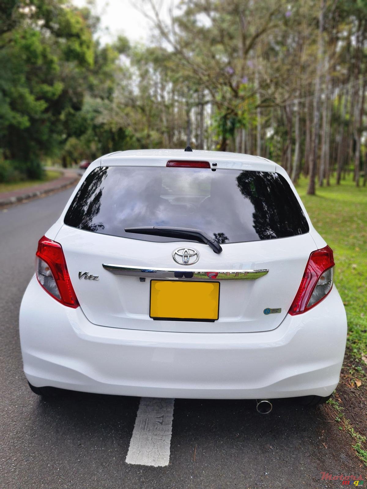 2012' Toyota Vitz photo #1