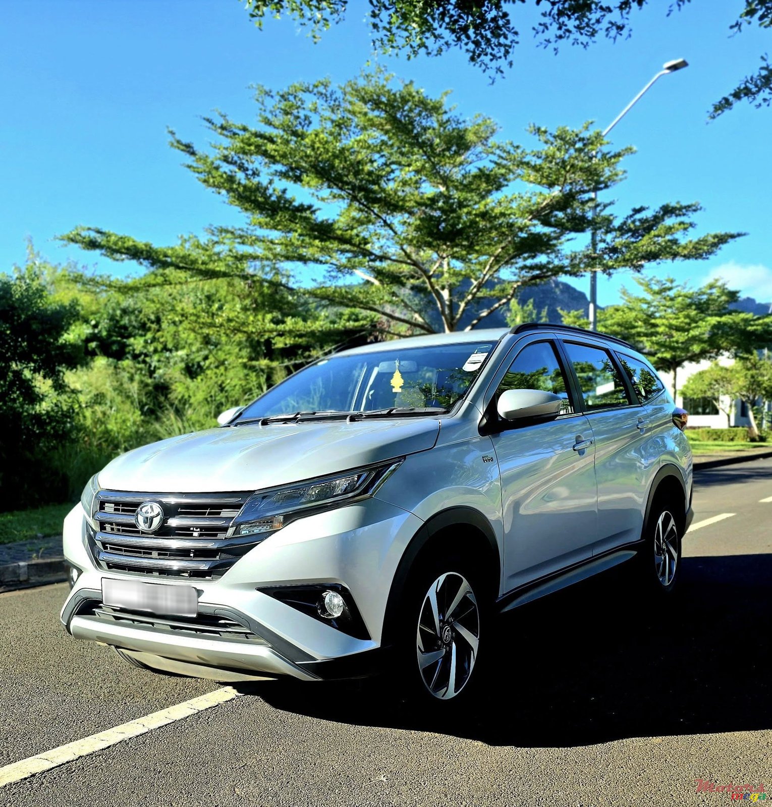 2018' Toyota Rush photo #2