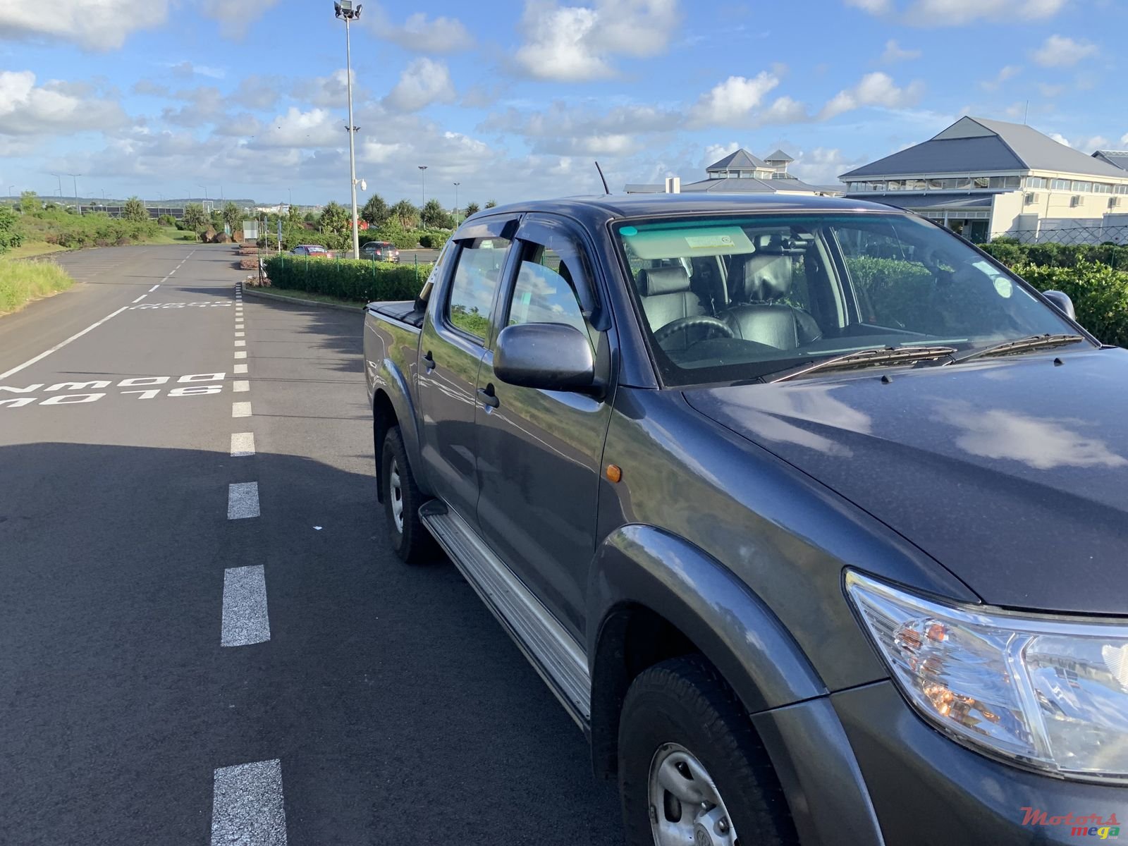 2014' Toyota Hilux photo #3