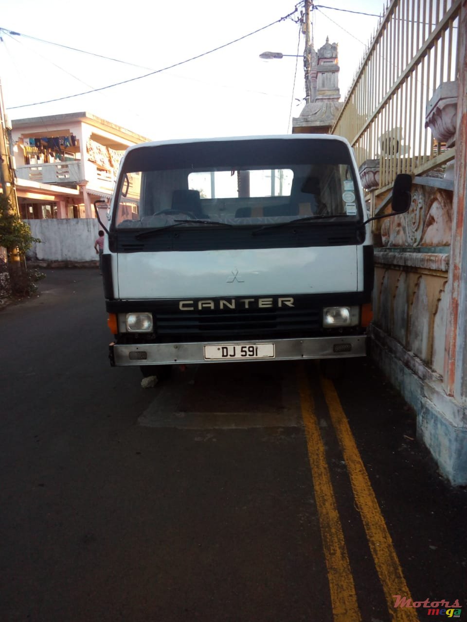 1989' Mitsubishi Truck photo #1