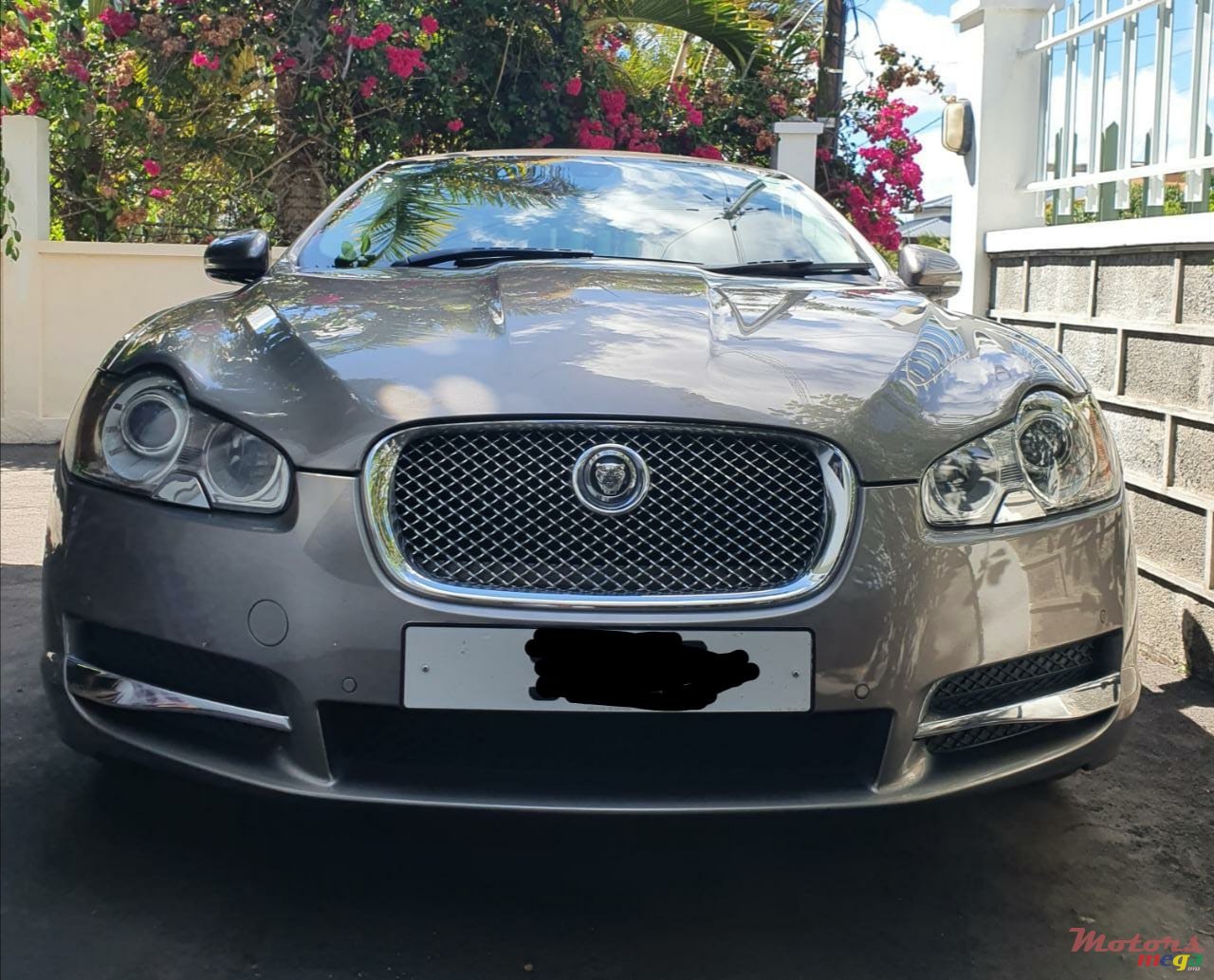 2010' Jaguar XF photo #6