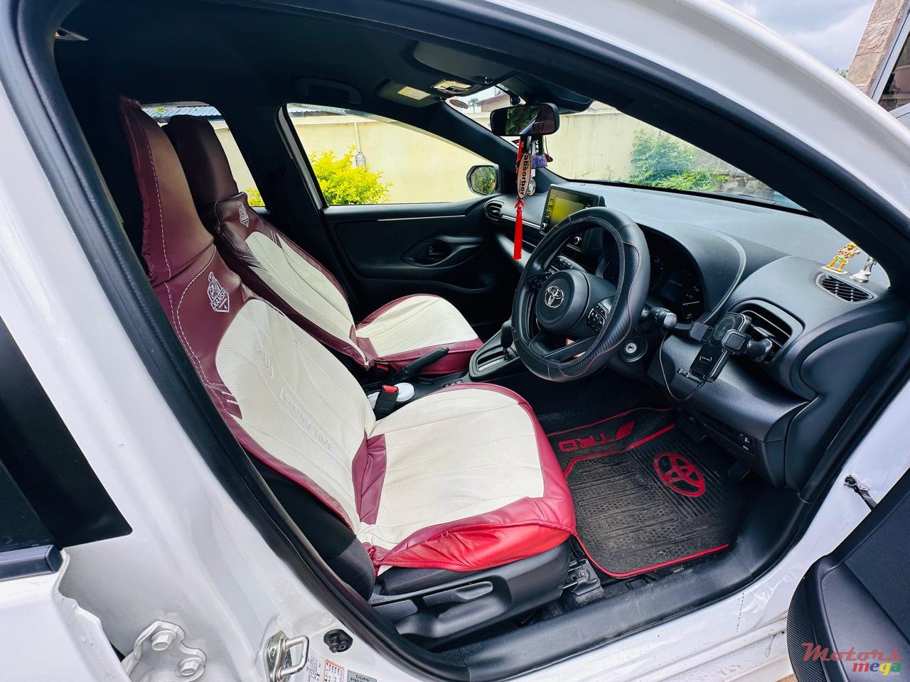 2021' Toyota Yaris photo #5