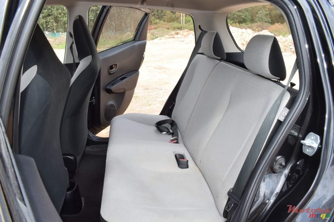 2012' Toyota Vitz 1300cc photo #3