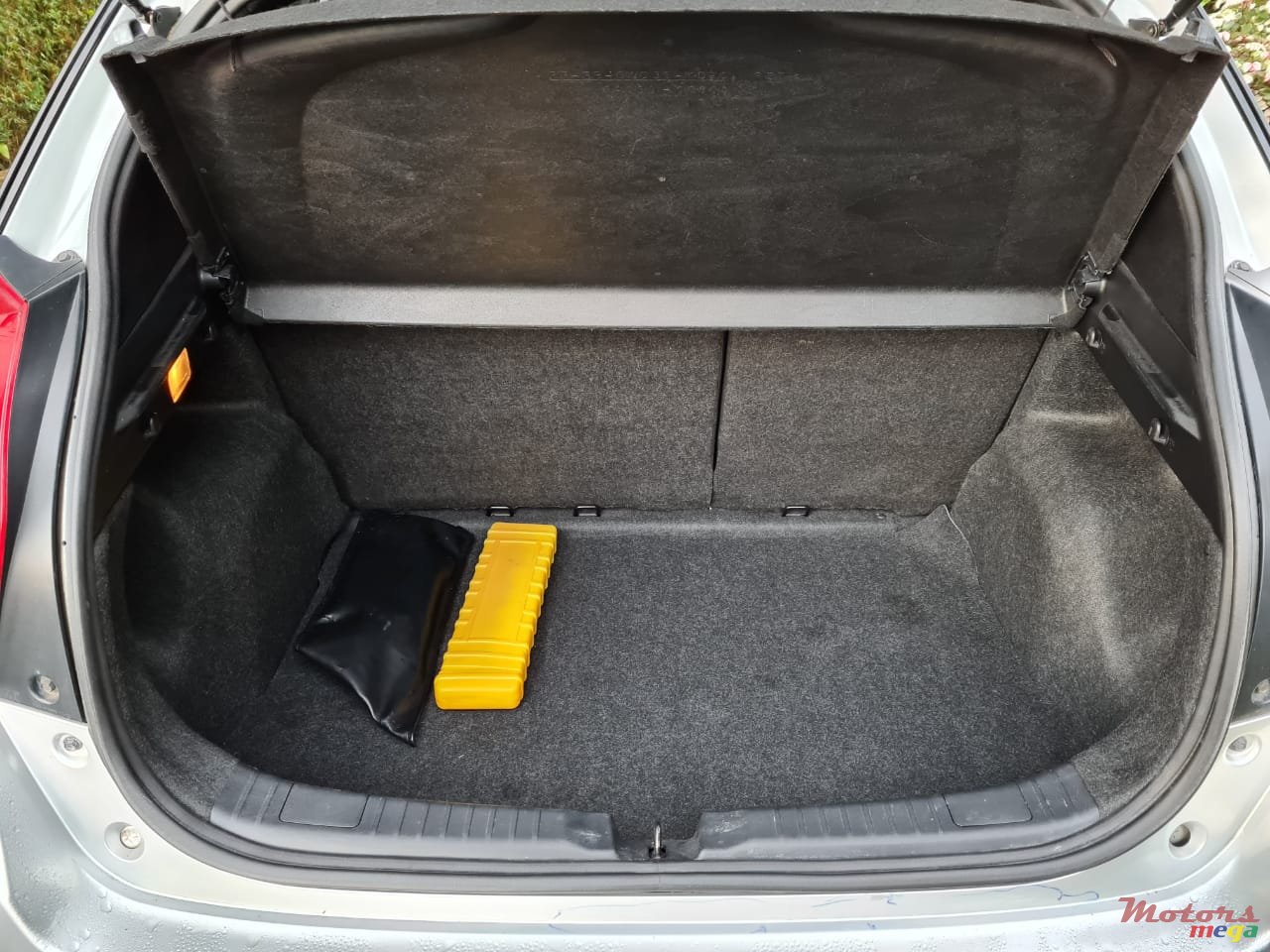 2015' Toyota Yaris photo #6