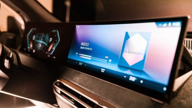 BMW dévoile son prochain système iDrive dans une vidéo loufoque