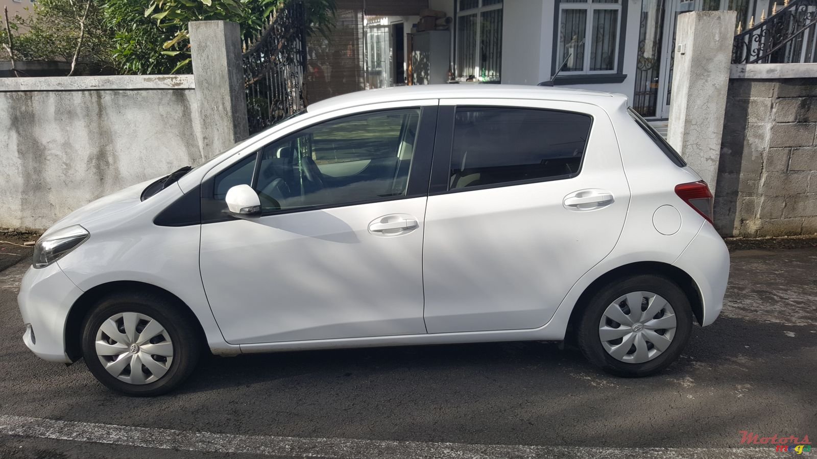 2012' Toyota Vitz photo #3