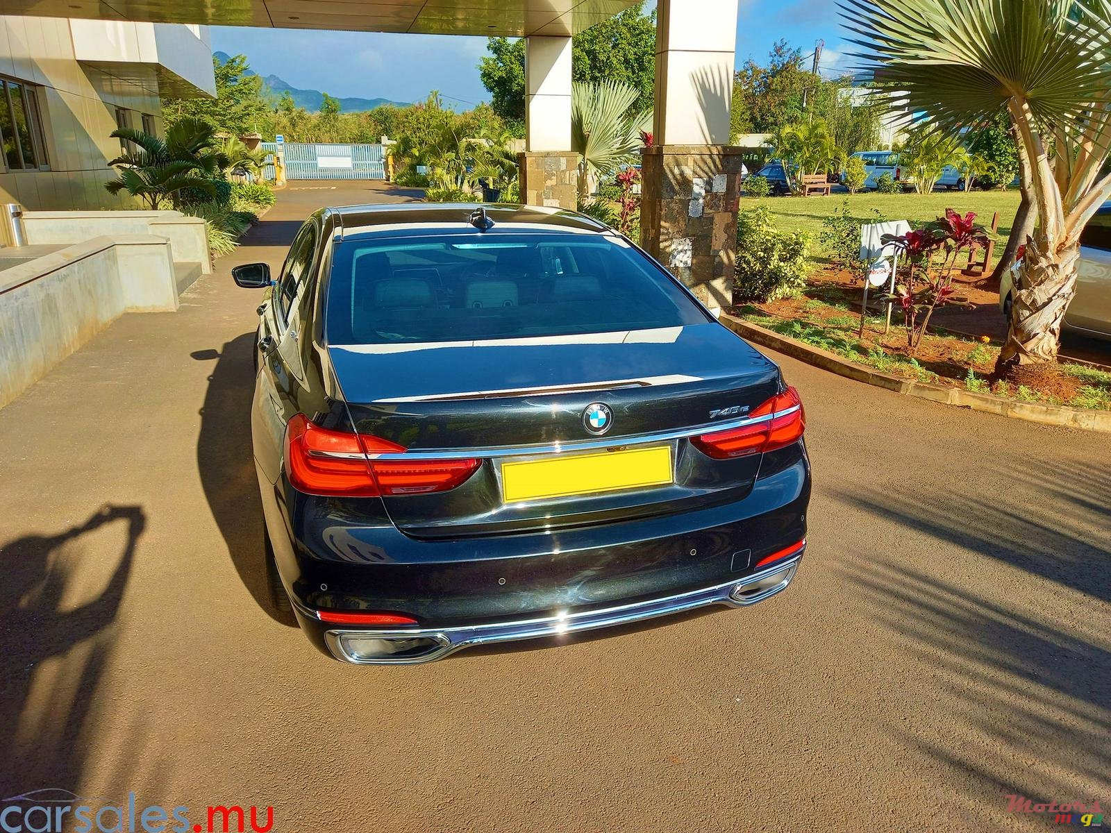 2017' BMW 740 e iPerformance photo #4