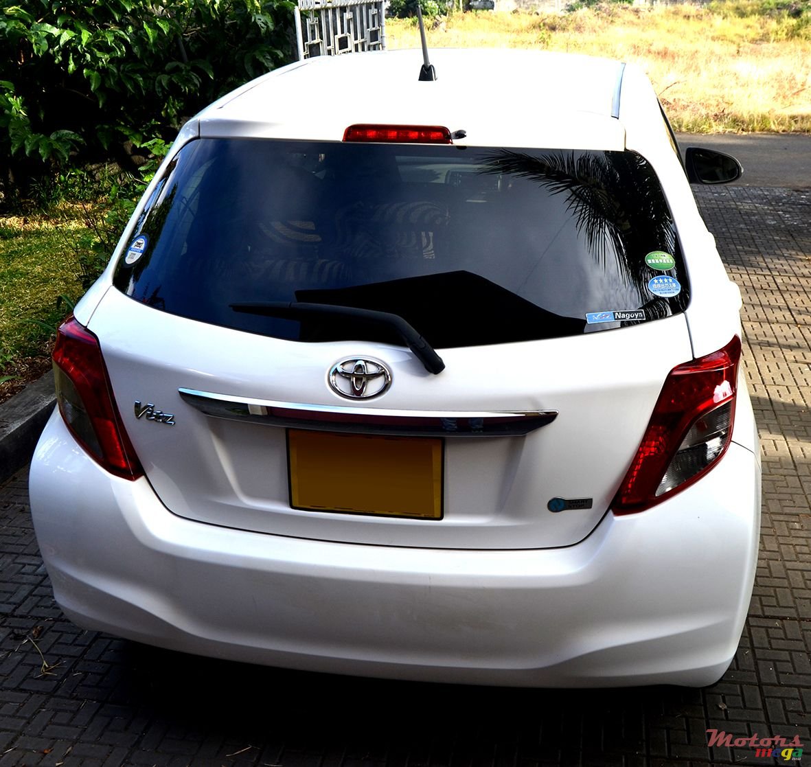 2012' Toyota Vitz photo #3