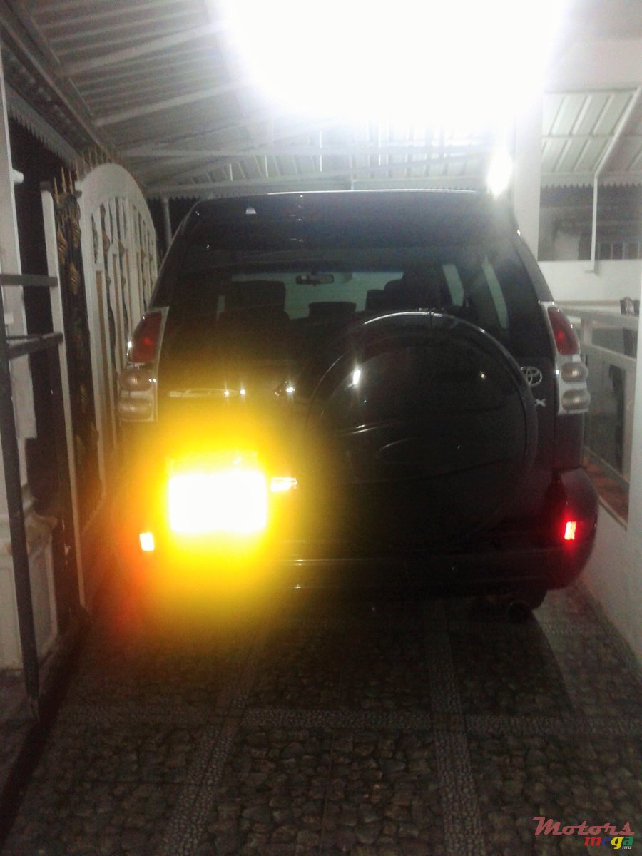 2003' Toyota landcruiser gx photo #1