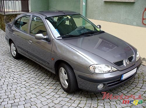 2002' Renault Megane photo #1