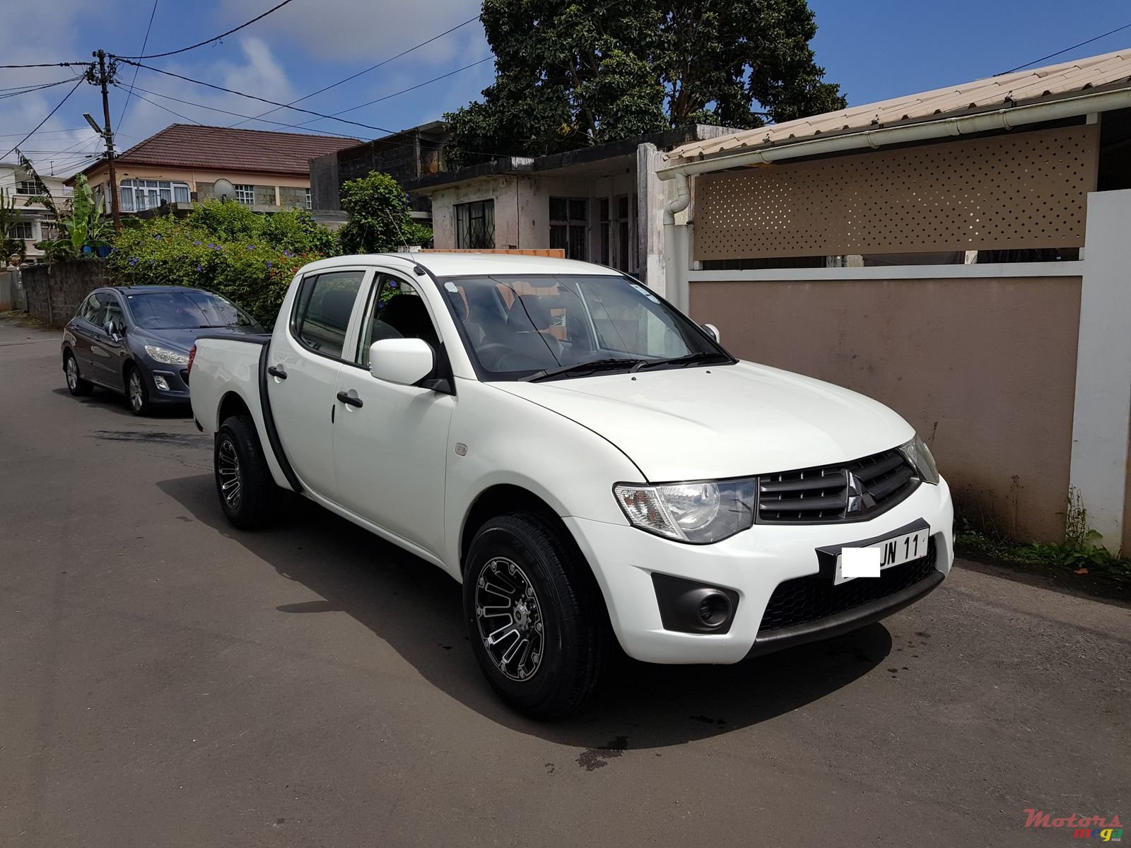 2011' Mitsubishi L 200 L200 2x4 photo #2