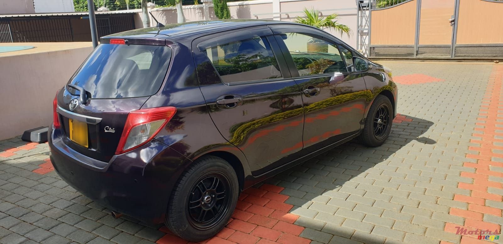 2013' Toyota Vitz photo #3