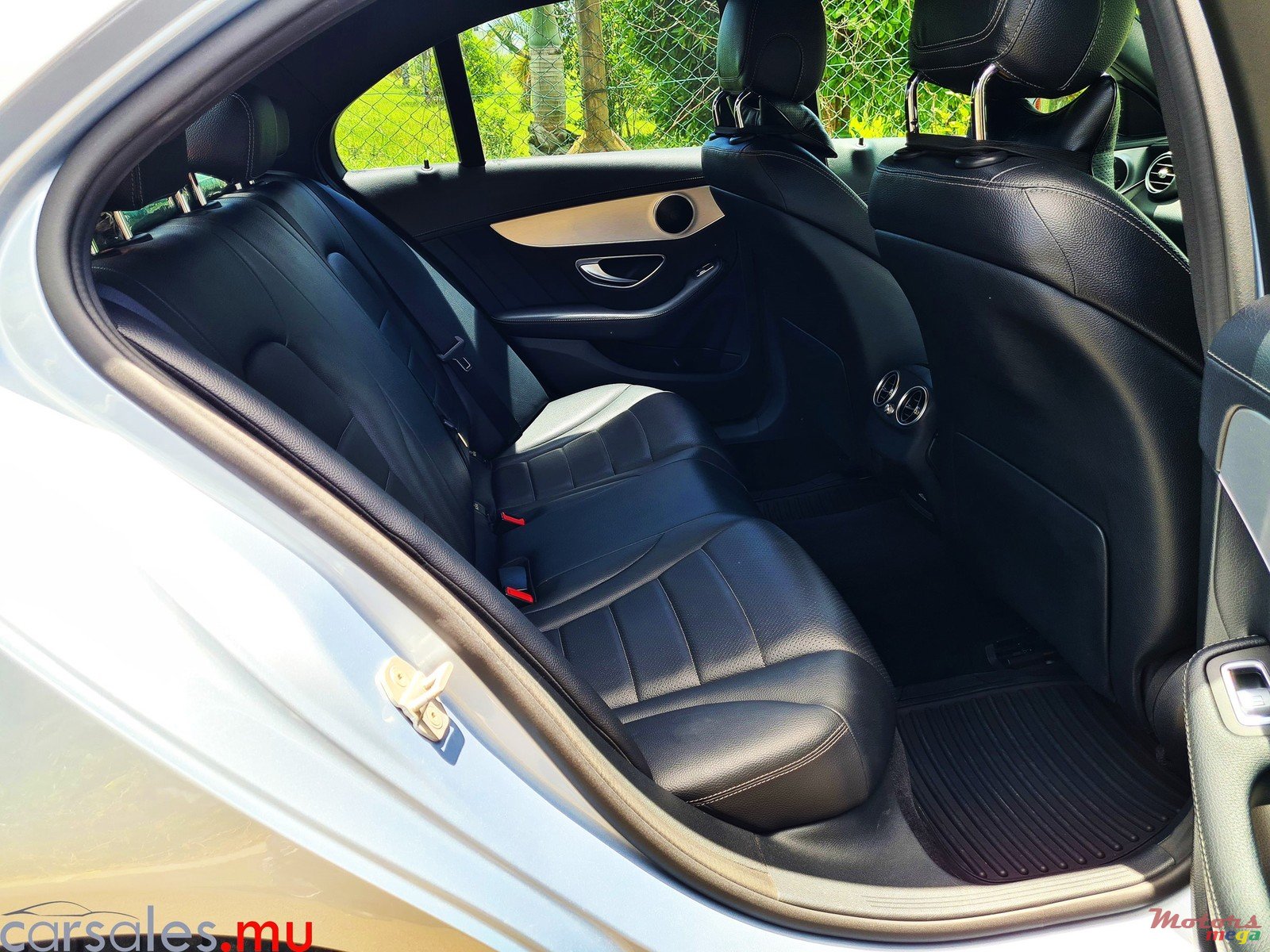 2015' Mercedes-Benz C-Class C180 AMG Line photo #5