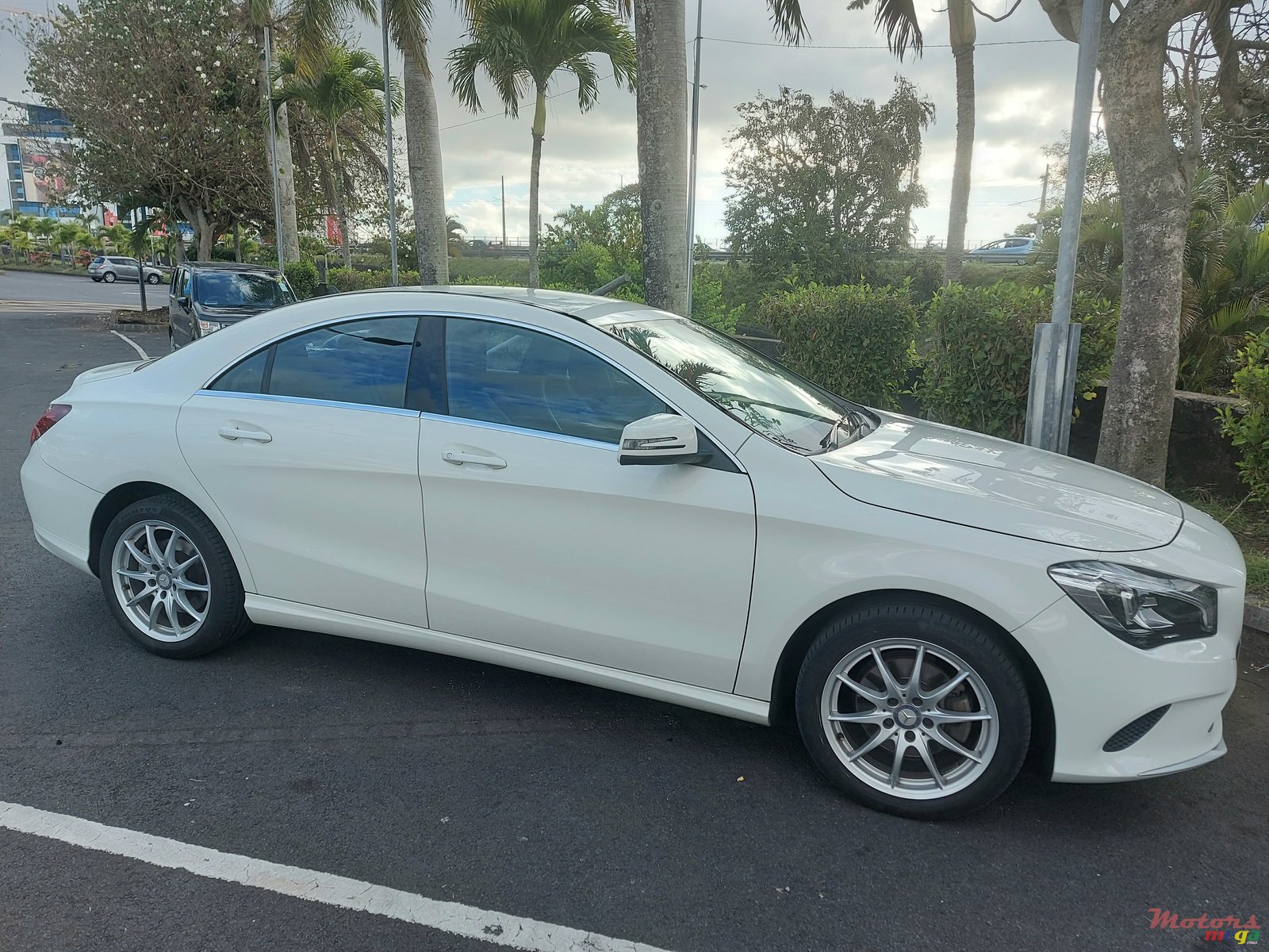 2017' Mercedes-Benz CLA 200 photo #2