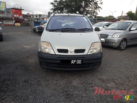 2000' Renault Megane photo #1