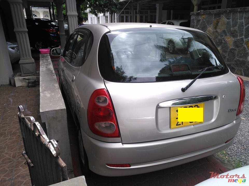 2002' Toyota Duet photo #4