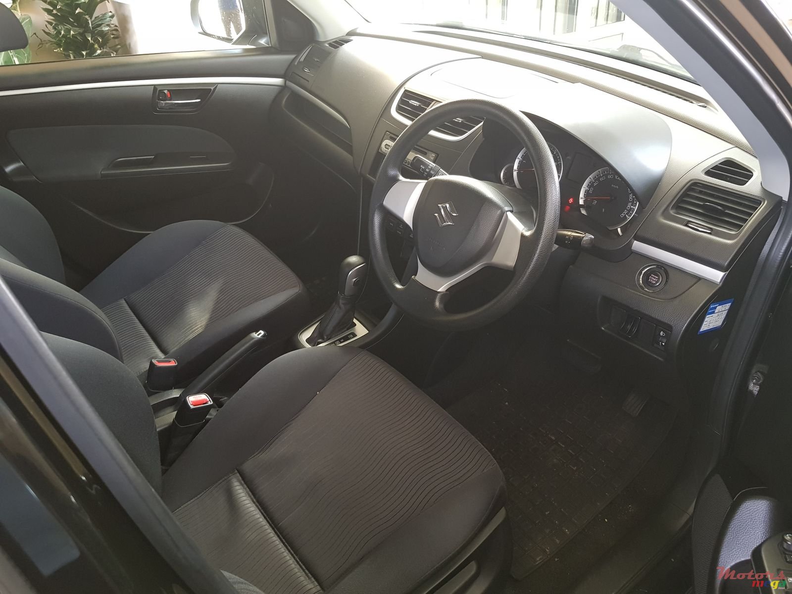 2012' Suzuki Swift photo #7