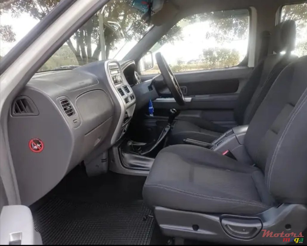 2017' Nissan NP300 photo #3