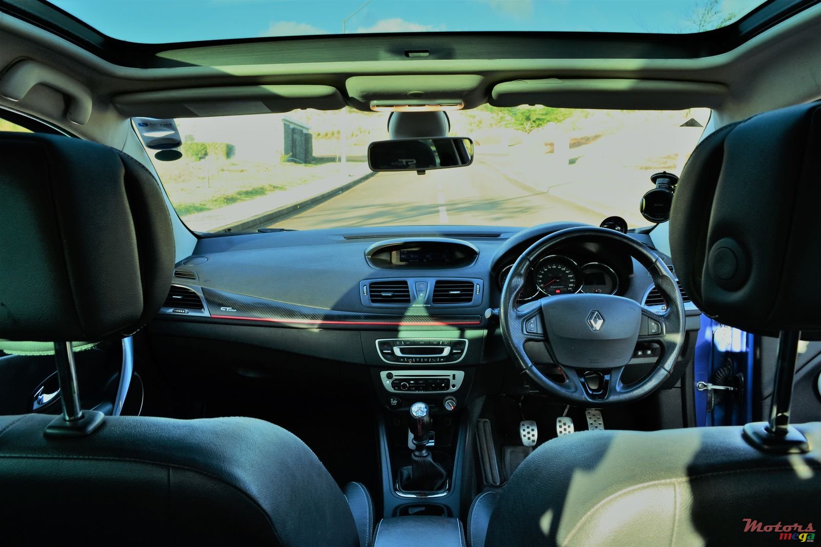 2012' Renault Megane photo #5