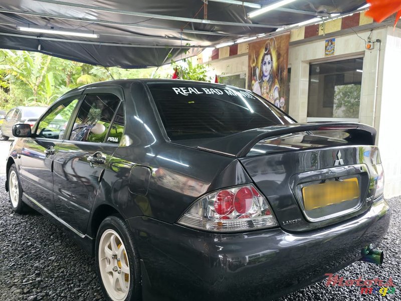 2004' Mitsubishi Lancer photo #3