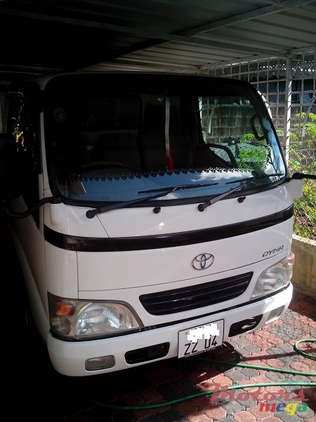 2004' Toyota HiAce Dyna photo #1
