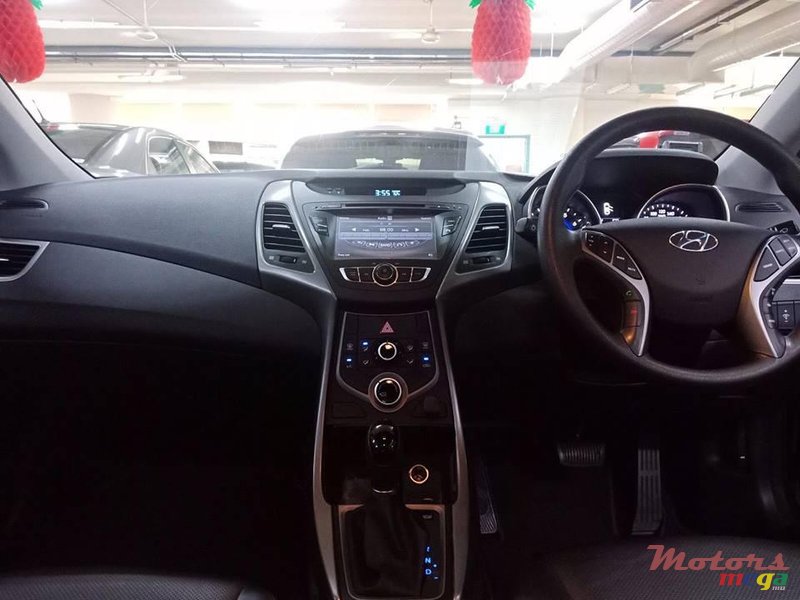 2015' Hyundai Elantra photo #3