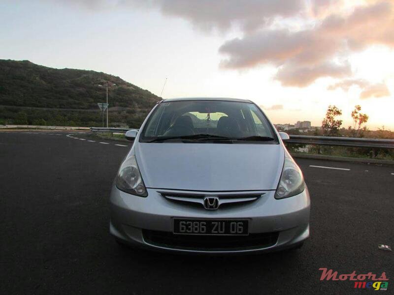 2006' Honda Fit photo #2