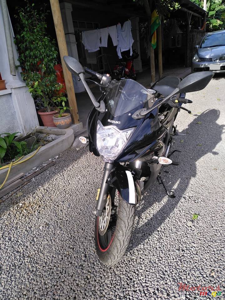 2016' Suzuki Gixxer photo #3
