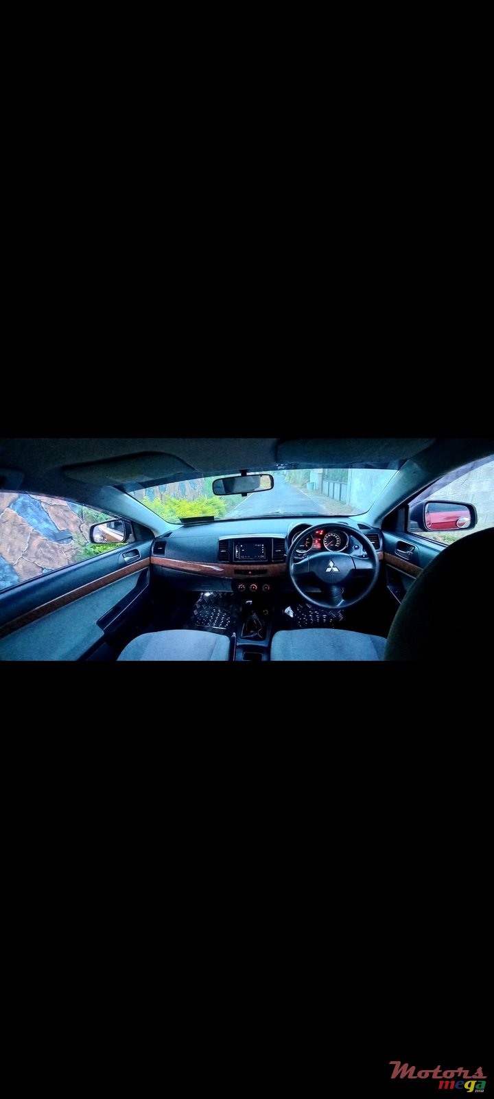 2011' Mitsubishi photo #3