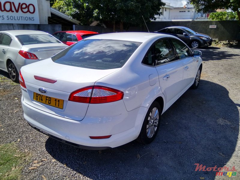 2011' Ford Mondeo photo #2