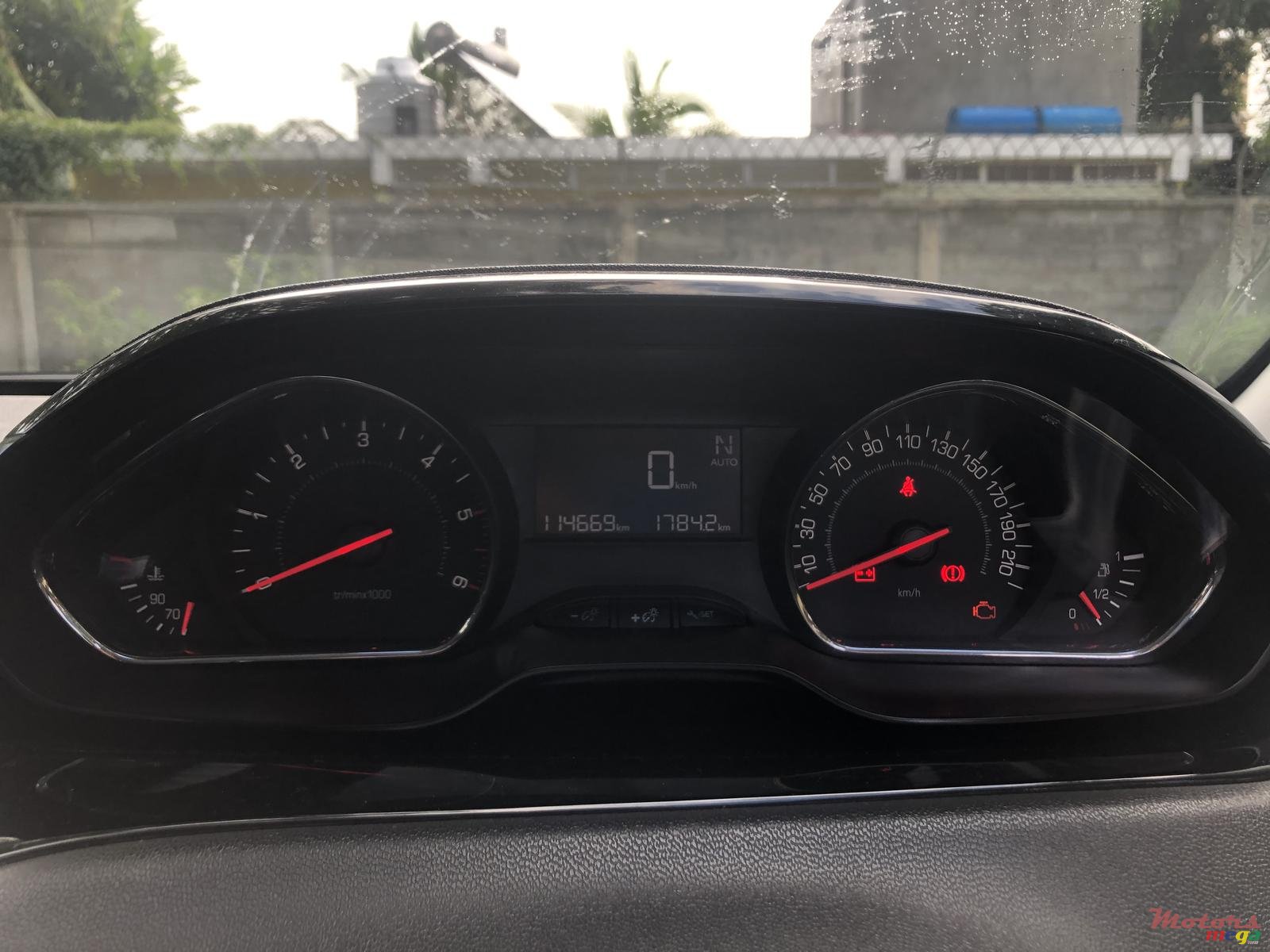 2014' Peugeot 208 1.4 HDI photo #6