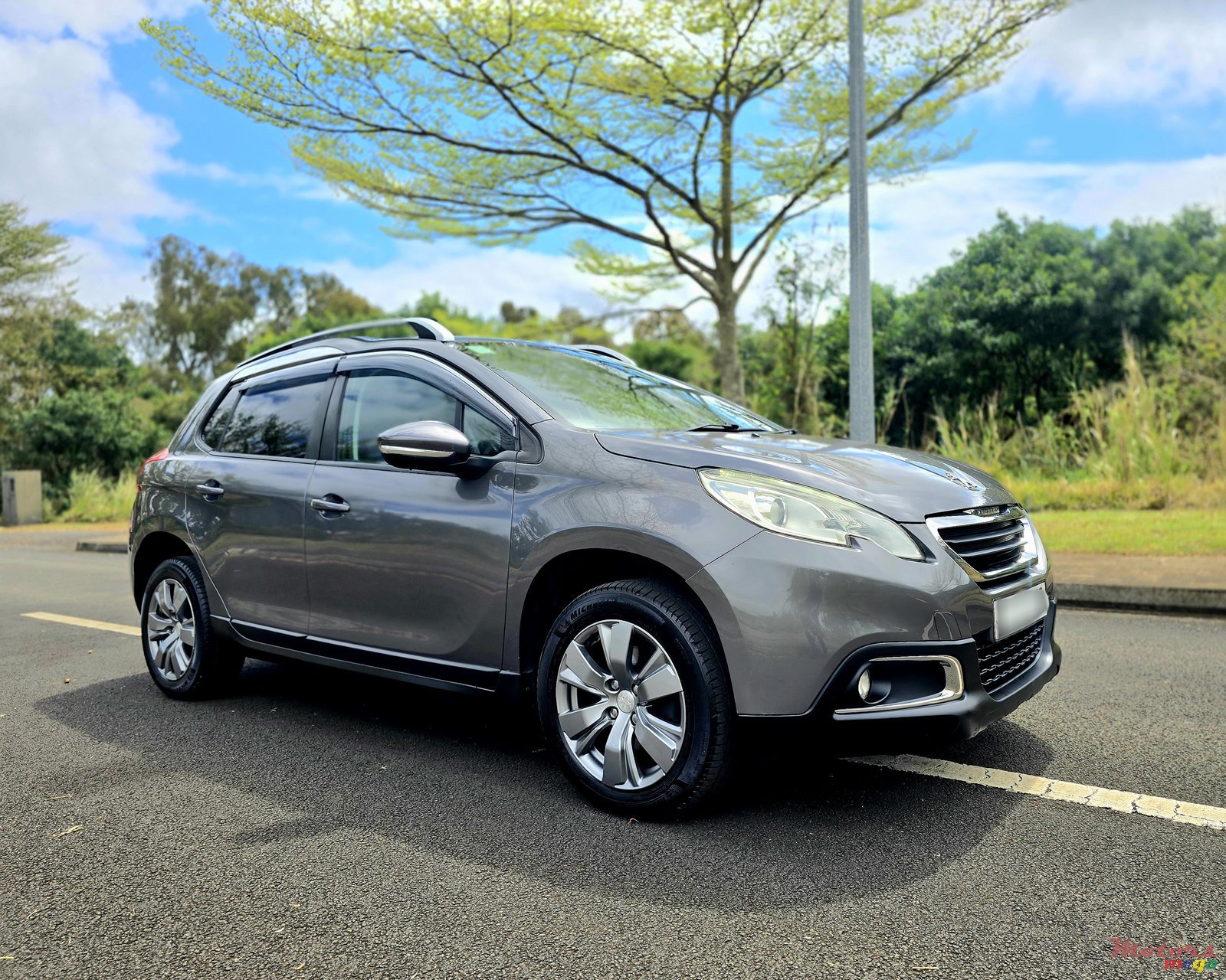 2016' Peugeot 2008 Allure Panoramic roof photo #2