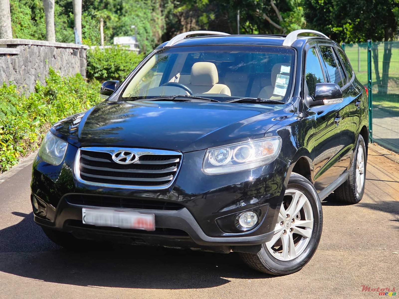 2010' Hyundai Santa Fe 2.4 GLS 7 Seater photo #1