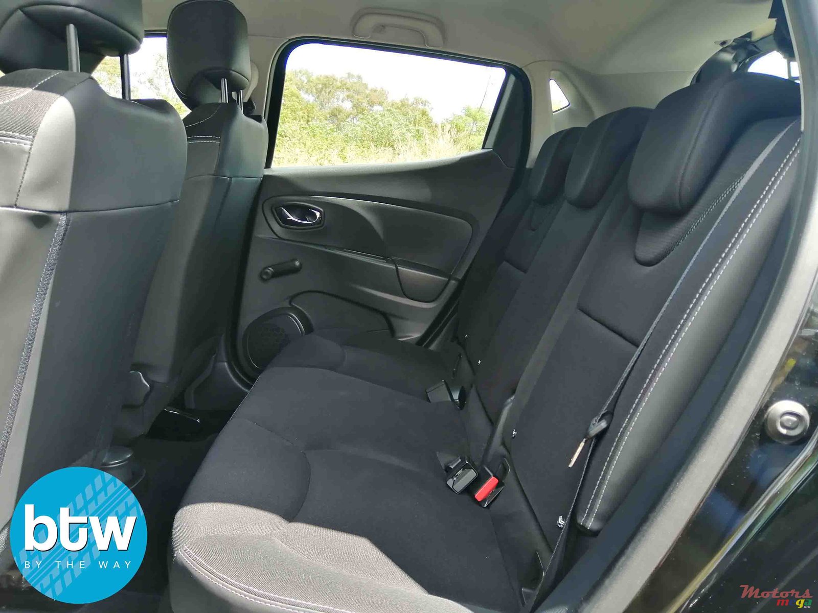 2014' Renault Clio photo #4