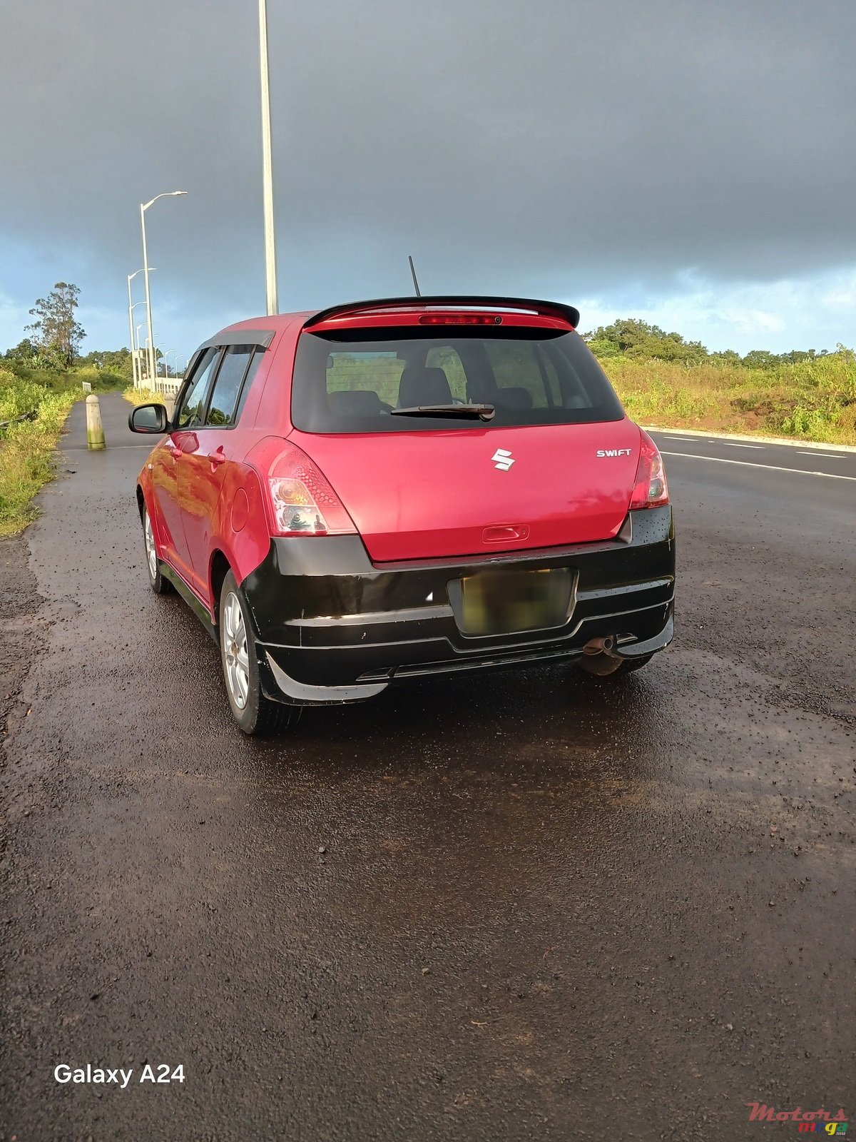 2009' Suzuki Swift photo #2