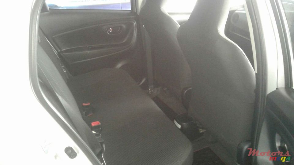 2016' Toyota Vitz photo #6