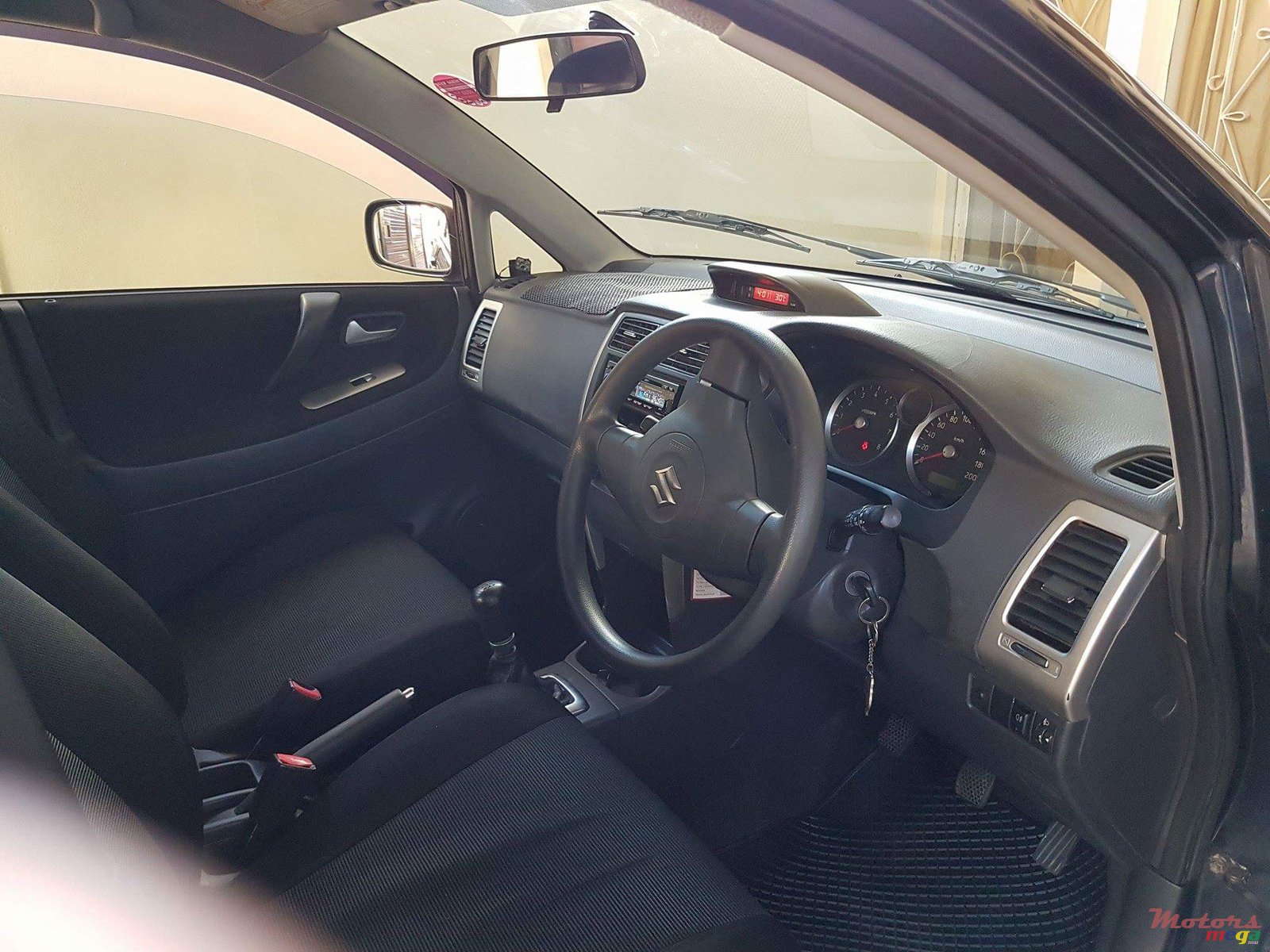 2004' Suzuki Liana photo #4