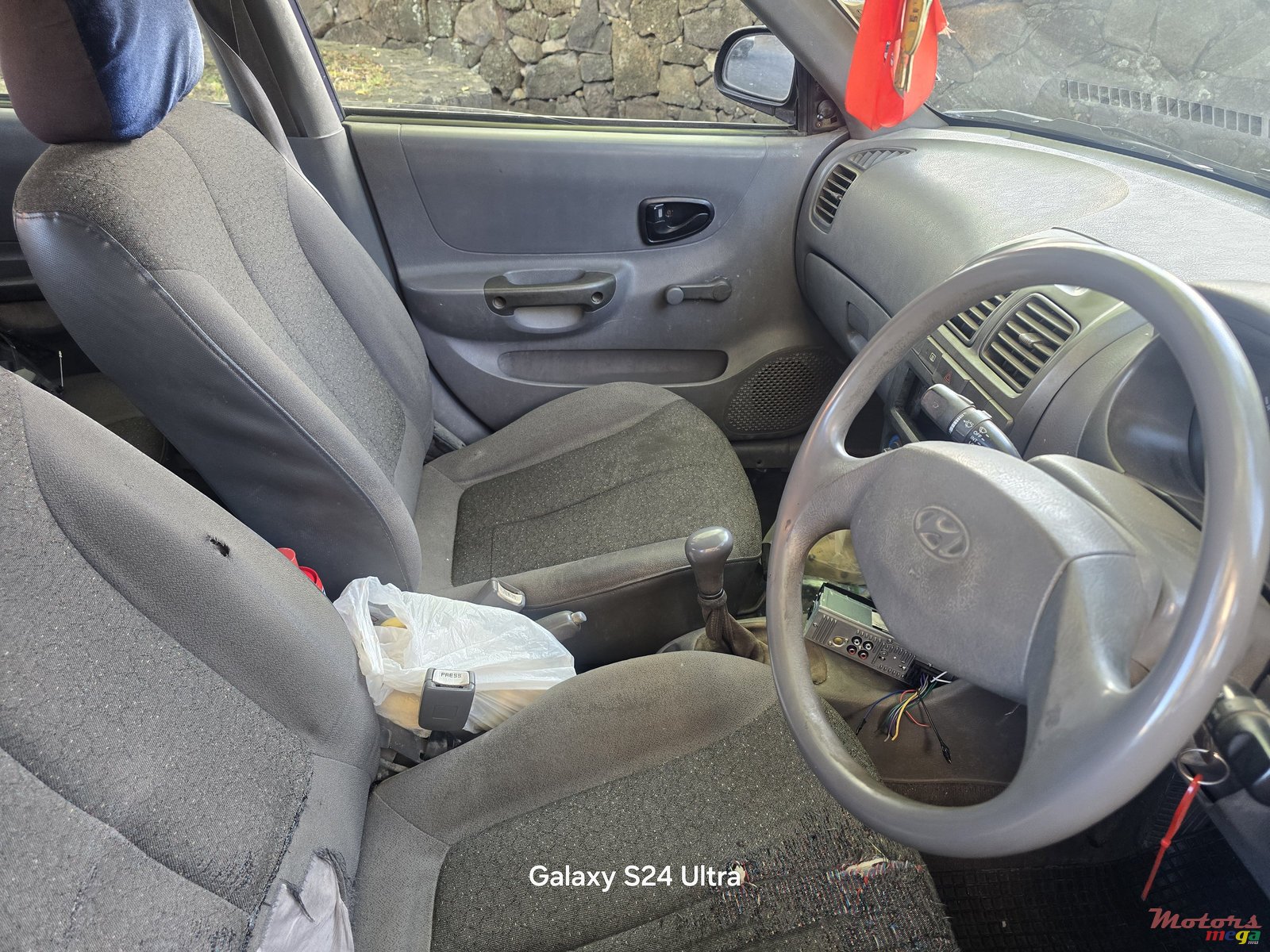 2000' Hyundai Accent photo #6