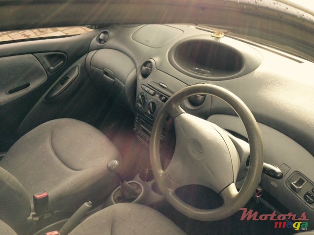 1999' Toyota Yaris Vitz photo #5