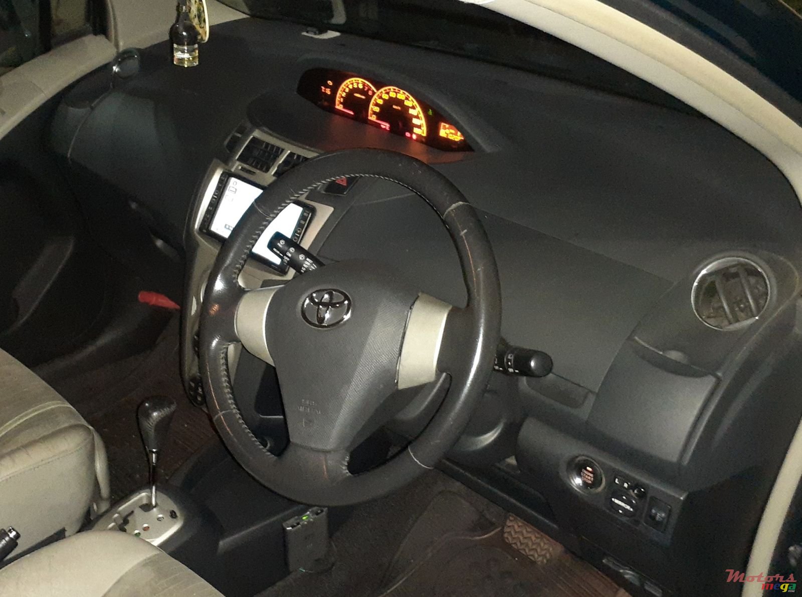 2007' Toyota Vitz photo #3