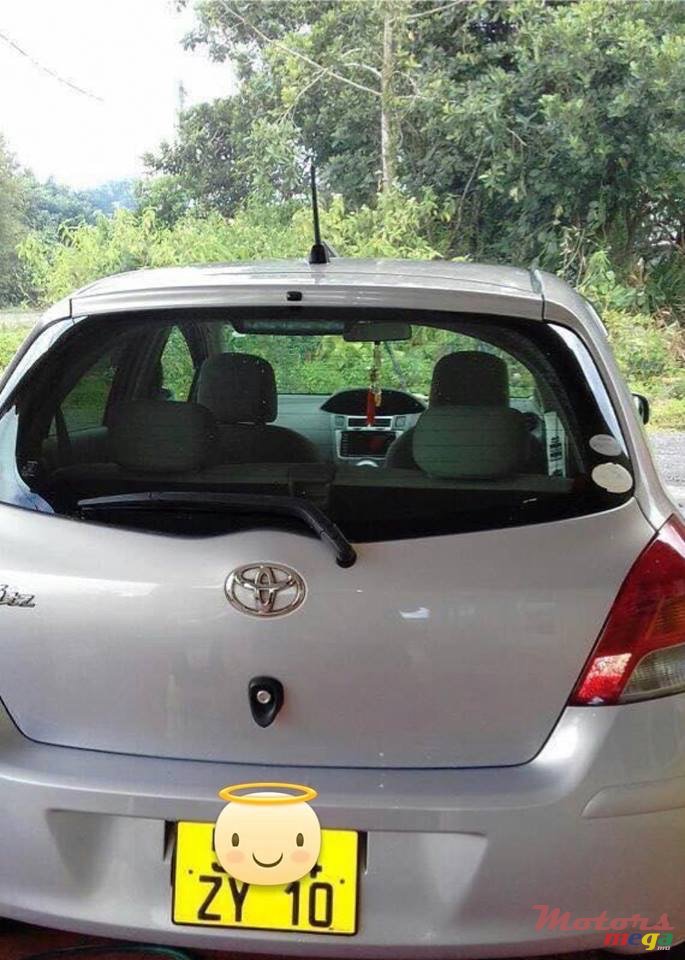 2010' Toyota Vitz photo #3