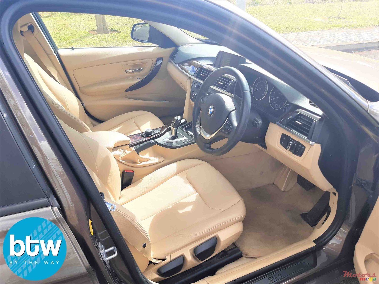 2013' BMW 3 Series 316i photo #4