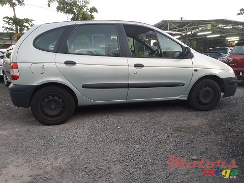 2000' Renault Megane photo #4